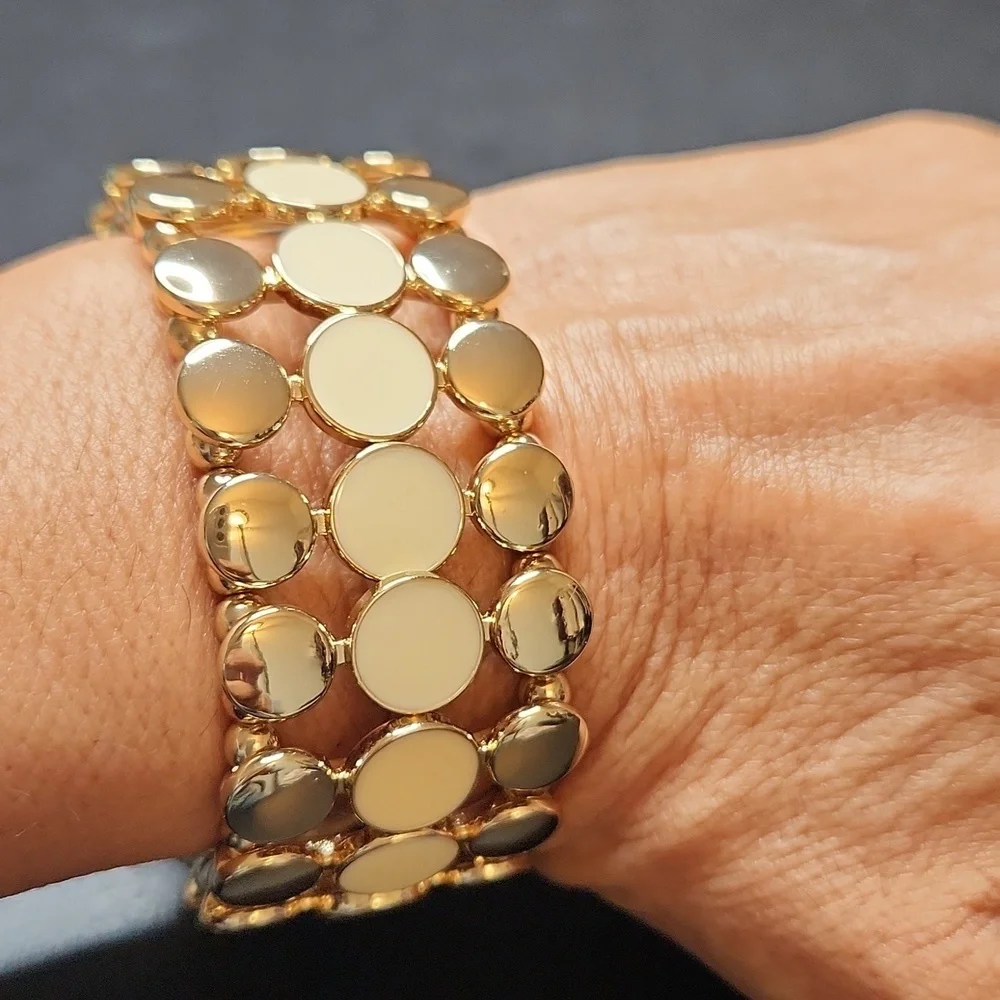 NWT Cookie Lee Cream And Goldtone Circles Stretch Bracelet - Picture 6 of 6